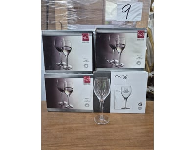 Lot of wine glasses in box. 24 glasses total. 80mm...