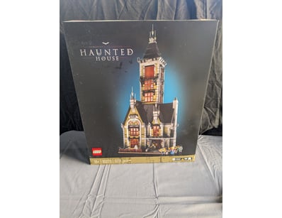 **UNRESERVED** LIFETIME COLLECTION OF LEGO PART... - Lot 110