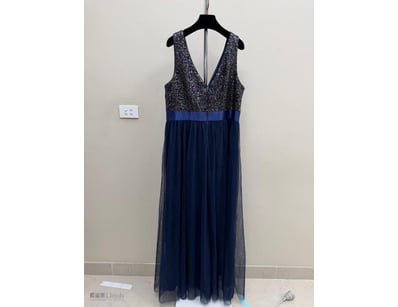 NAVY SEQUIN BODICE TULLE EVENING GOWN

Item Size: ...