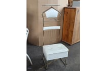 5302 · Vintage style gentleman's valet chair features a
