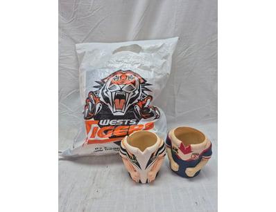 COLLECTION OF NRL MERCHANDISE
SIGNED JERSEY, MUGS,...