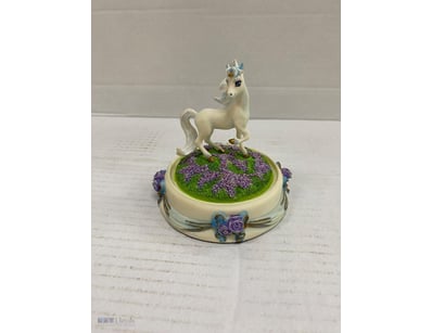 WIZARD IF OZZ UNICORN GLOBE. SCULPT NUMBER S3085

...