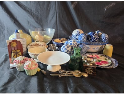 Antiques, Vintage & Interior Treasures (A1005) - Lot 692
