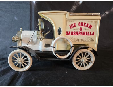 FORD MODEL T ICE CREAM & SARSAPARILLA DELIVERY TRU...