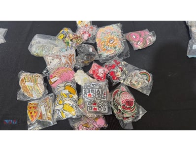 Assorted decorative patches 

Note: sold as lot...