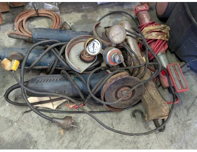 Assorted Tools, Grinders & Lights 

Note: Unknow...