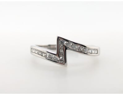 9CT WHITE GOLD CZ RING


583010+7


