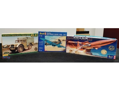 VINTAGE REVELL PLASTIC MODEL KIT COLLECTION - AIRC...