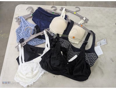 Amoena and Trulife bras, assorted designs, various...