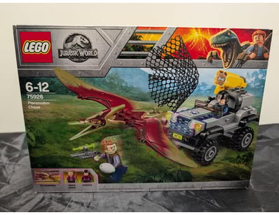 **UNRESERVED** LIFETIME COLLECTION OF LEGO PART... - Lot 372