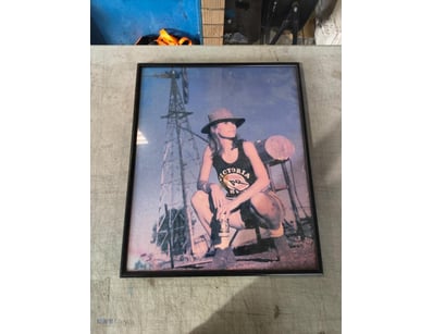 FRAMED PHOTOGRAPH - WOMAN WITH COWBOY HAT AND INDU...
