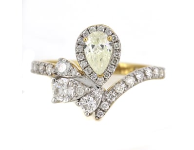 14K YELLOW GOLD AND DIAMOND, DECORATIVE RING.     ...