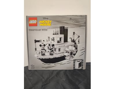 **UNRESERVED** COOKIE'S LIFETIME COLLECTION OF ... - Lot 535