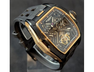 Affordable Watch Market (A998) - Lot 519