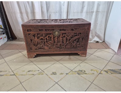 Timber style storage chest.

Dimensions: 61cm (H),...
