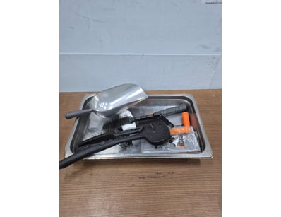 Lot of kitchen/oven supplies. 

Sold as lot

