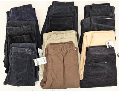 Entire Vintage Clothing Store Liquidation (ON11... - Lot 399