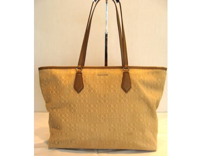 Designer Vault (A985) - Lot 250