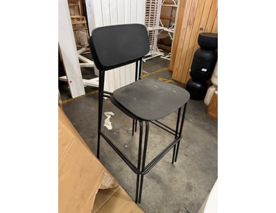 Set of 2 black bar chairs Note

