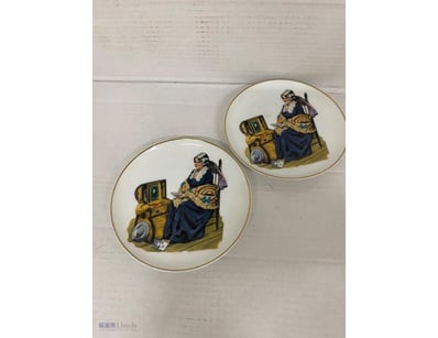 2X ANTIQUE PLATES. SOLD AS LOT.

582962+84

