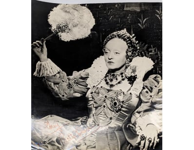 SIGNED PHOTOGRAPH OF BETTE DAVIS WITH CERTIFICATE ...