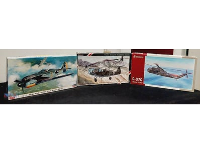 COLLECTION OF THREE 1/72 SCALE AIRCRAFT MODEL KITS...