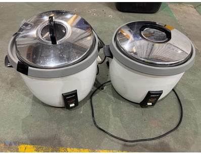 Pair of Robalec SW5400 rice cookers, model 1850W, ...