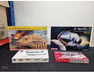 VINTAGE SCALE MODEL KIT COLLECTION - MILITARY & SP...