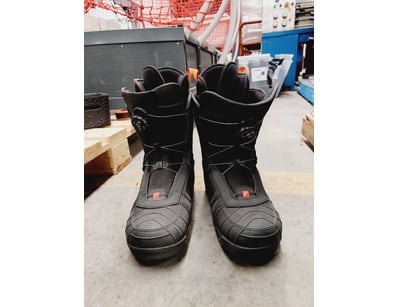 Head Next Edge men's ski boots.
Size: US 13.5

