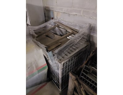 Industrial commercial dishwasher unit, appears to ...