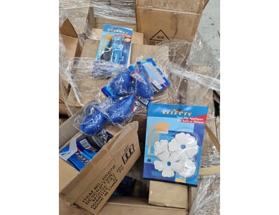 BOX LOT - QTY - 48 bathroom and bath accessories b...