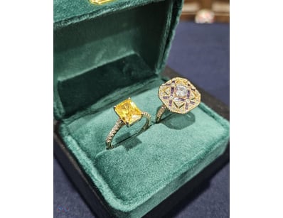 2XPCS GOLD PLATED RINGS WITH CUBIC ZIRCONIA STONES...