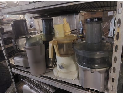 Bulk lot of kitchen appliances comprising approxim...