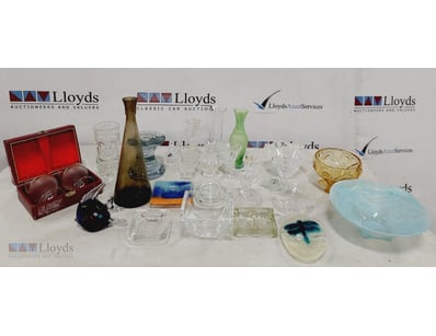 ASSORTED GLASS AND CRYSTAL ITEMS INCLUDING, AMBER ...