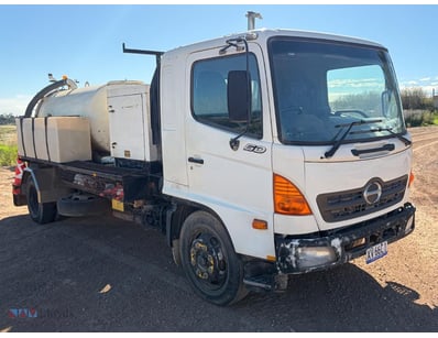 2006 Hino GD1J Truck with VAC Pump. 

Year: 2006...