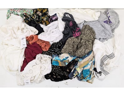 Entire Vintage Clothing Store Liquidation (ON11... - Lot 394