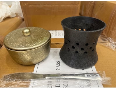 BOX LOT - 12   tableware and kitchenware items fro...