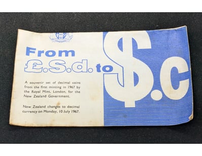 1967 NEW ZEALAND DECIMAL CURRENCY SOUVENIR SET

...