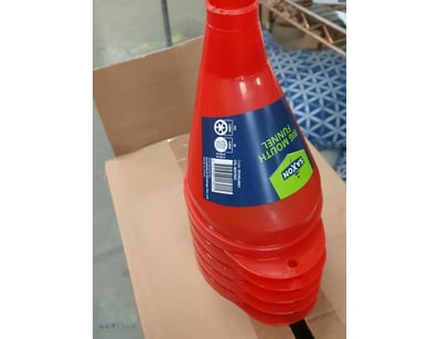 Saxon, big mouth funnel.

Quantity: 29

