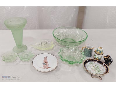 ASSORTED GLASS ITEMS INCLUDING, GLASS MAPPLE LEAF,...