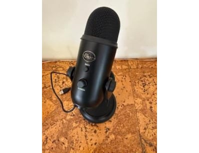 Gadgets, Music & Pastimes (A1005) - Lot 1512