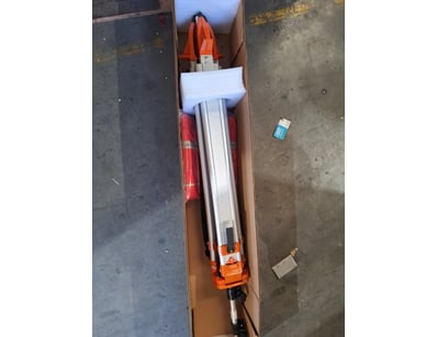 Tripod w/antenna mast

BID PER EACH
