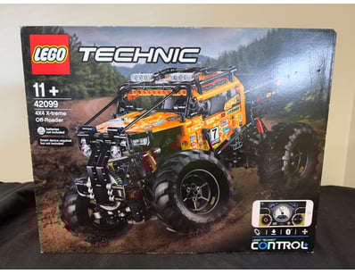 **UNRESERVED** LIFETIME COLLECTION OF LEGO PART... - Lot 626