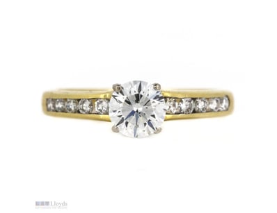 18K YELLOW GOLD AND DIAMOND, CLASSIC RING.      

...