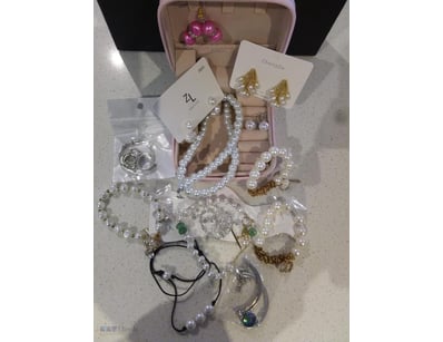 PINK TRAVEL JEWELRY BOX WITH ASSORTED JEWELRY     ...