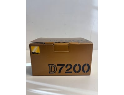 NIKON D7200 DIGITAL SLR CAMERA WITH ORIGINAL BOX A...