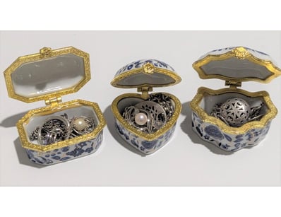 The Curio Collection (A979) - Lot 8298