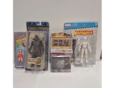 Curios & Collectables (A977) - Lot 8084