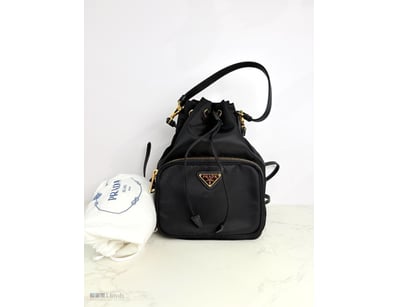 PRADA BLACK NYLON MINI BUCKET BAG




Condition: G...