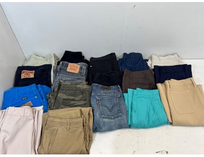 Entire Vintage Clothing Store Liquidation (ON11... - Lot 334